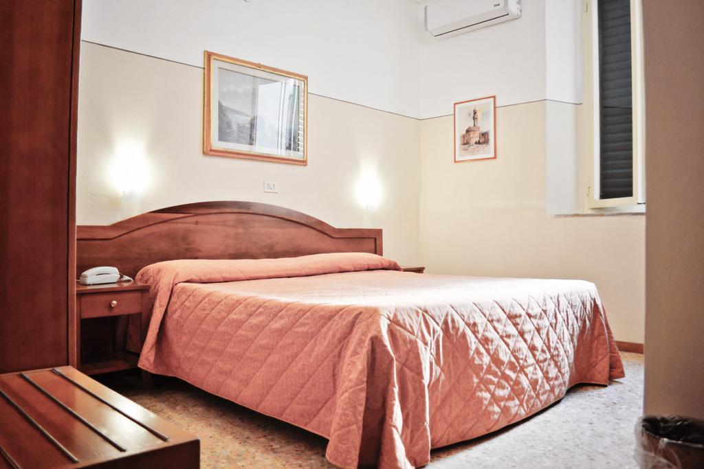 Hotel Arno Bellariva Florenţa Cameră foto